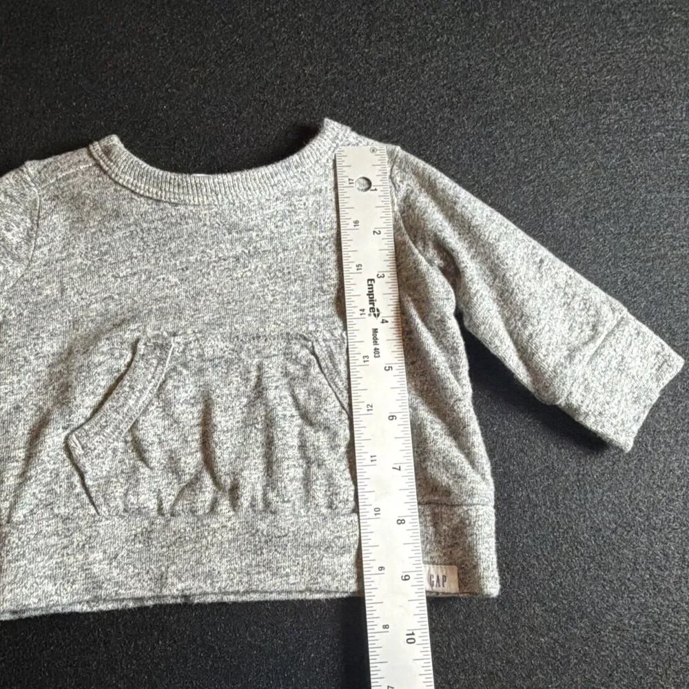 Baby Gap marled heather grey crewneck sweatshirt  0-3 Months -N17